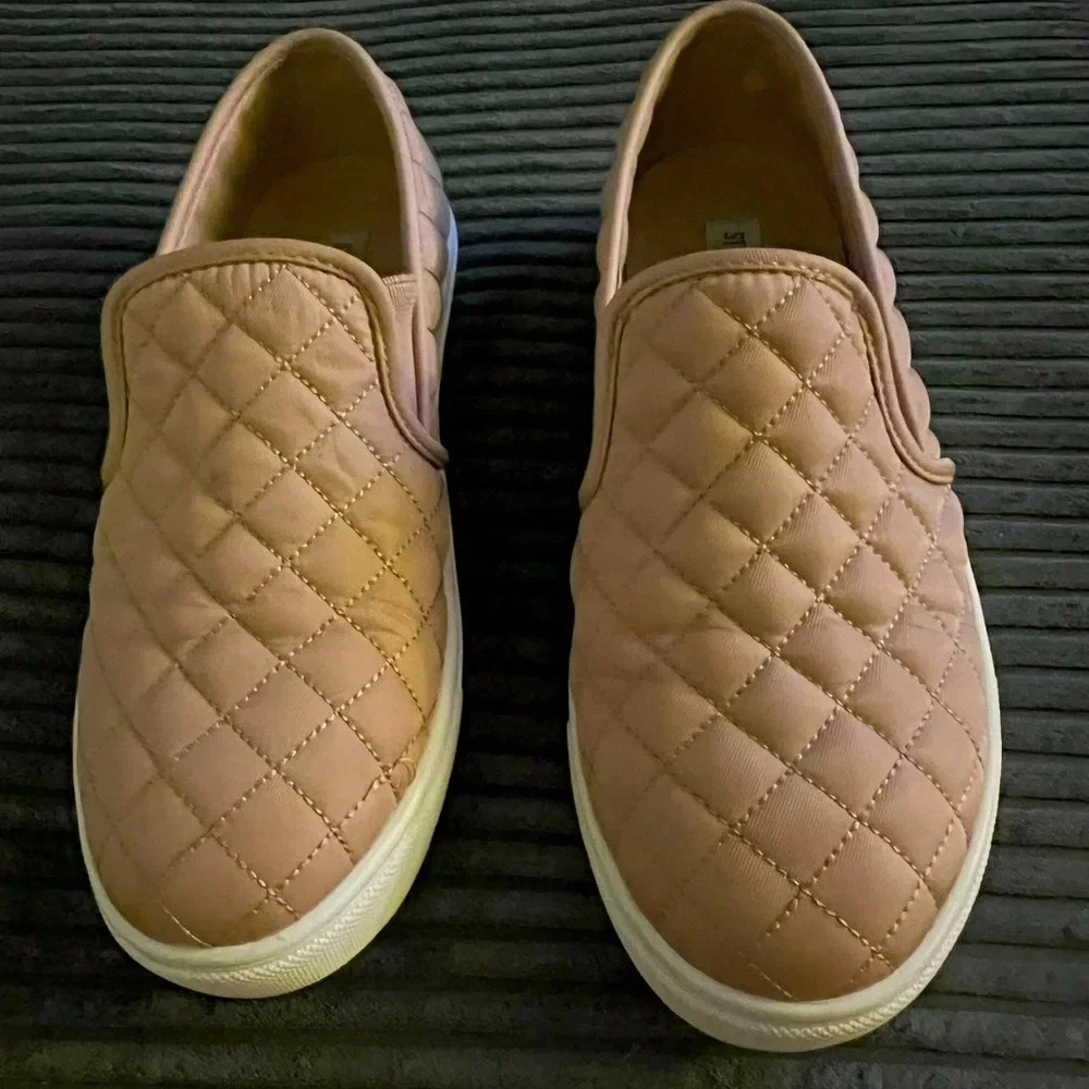 STEVE MADDEN slip on sneakers - size 8.5